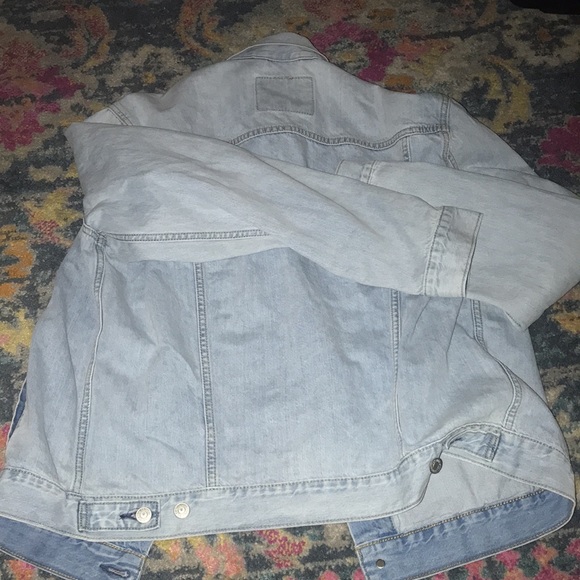 New light wash Levi’s Boyfriend Trucker Jacket - Picture 8 of 14